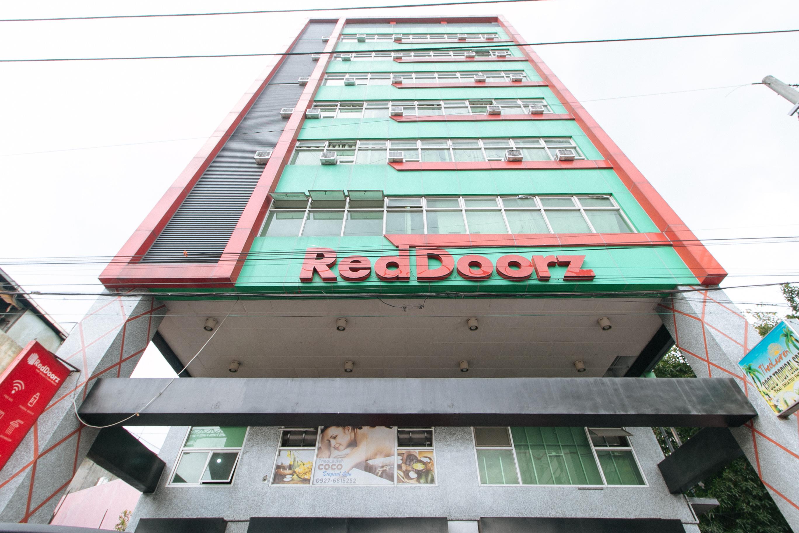 เรดดอร์ซ เนียร์ กียาโปเชิร์ช มะนิลา Hotel ภายนอก รูปภาพ