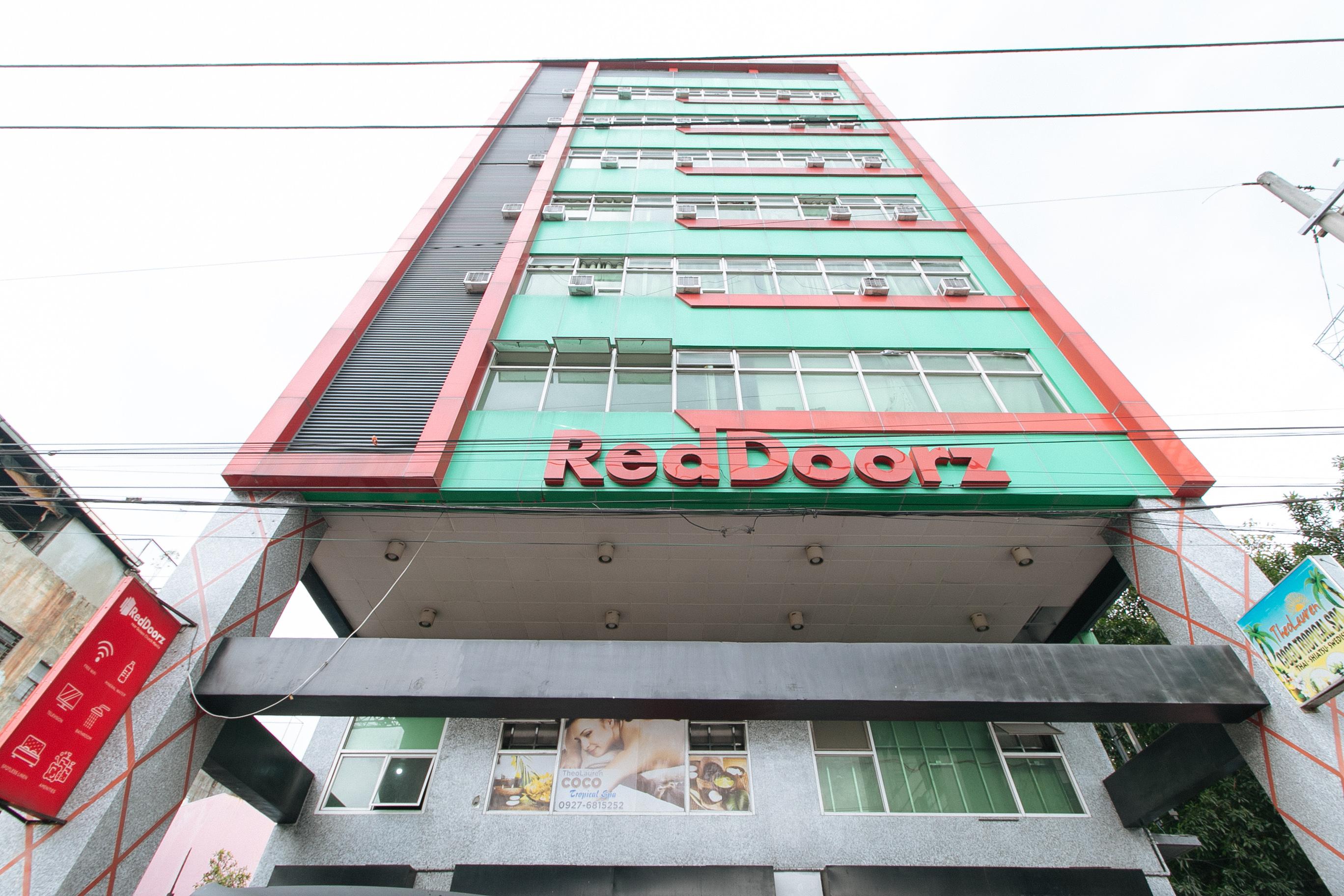 เรดดอร์ซ เนียร์ กียาโปเชิร์ช มะนิลา Hotel ภายนอก รูปภาพ