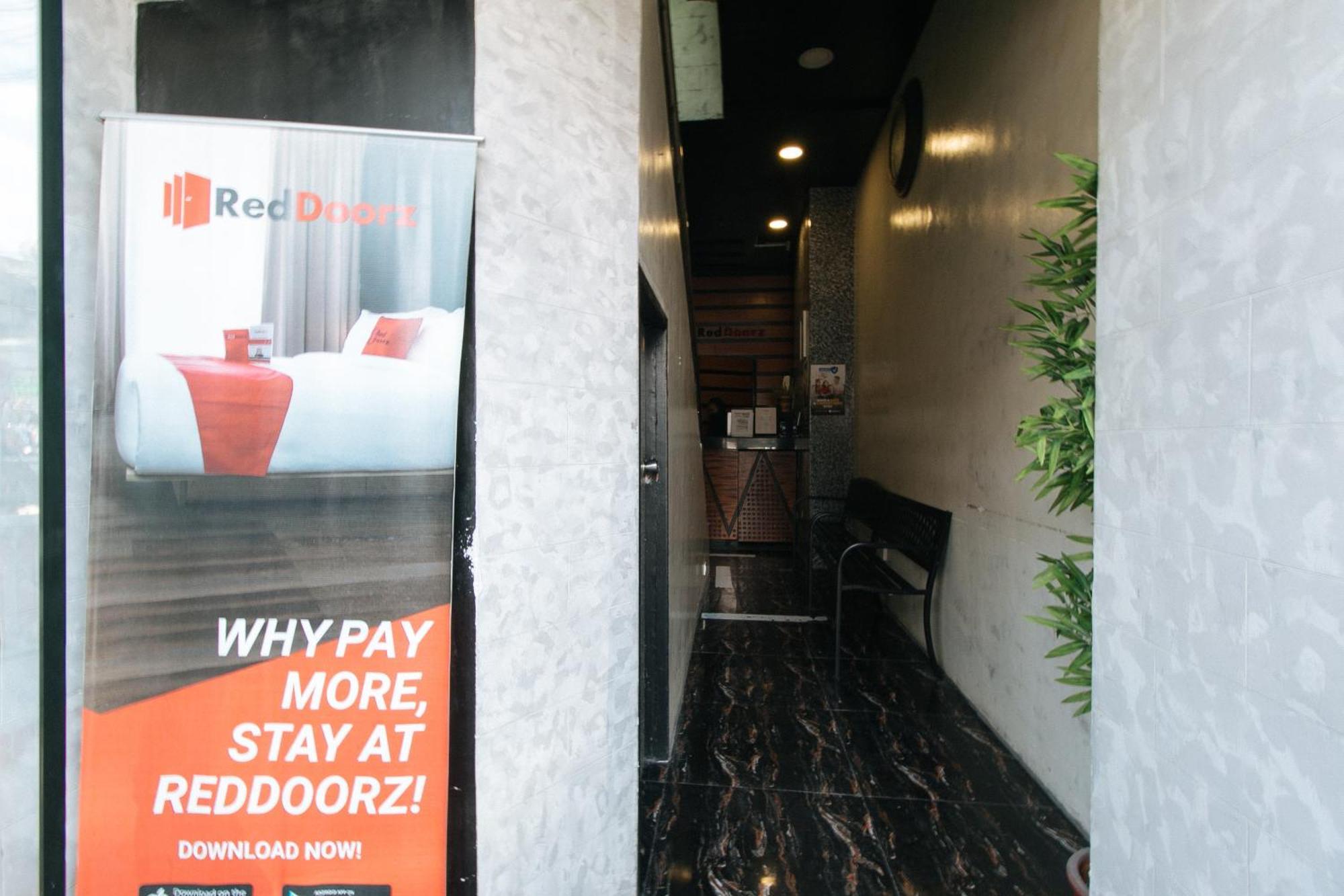 เรดดอร์ซ เนียร์ กียาโปเชิร์ช มะนิลา Hotel ภายนอก รูปภาพ