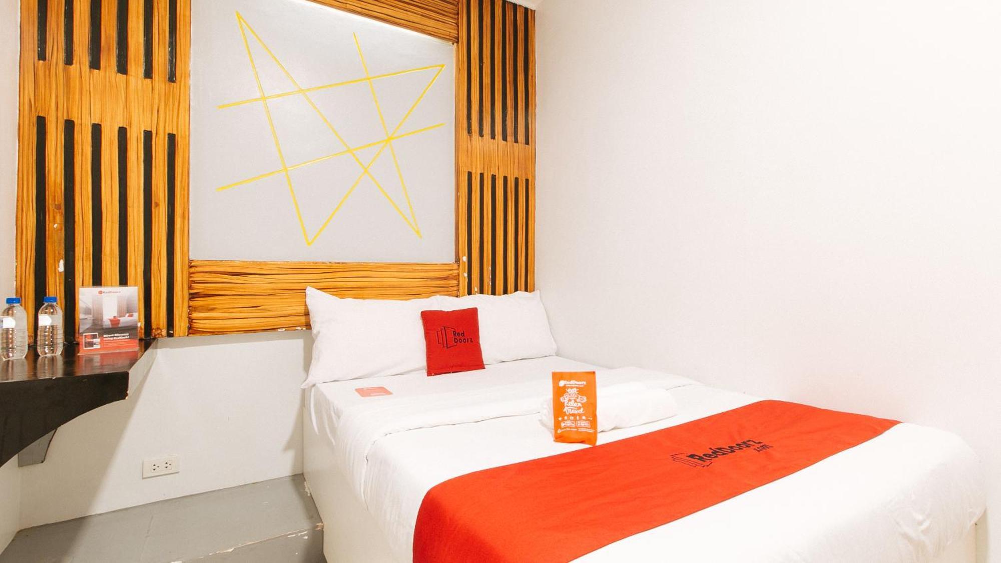 เรดดอร์ซ เนียร์ กียาโปเชิร์ช มะนิลา Hotel ภายนอก รูปภาพ