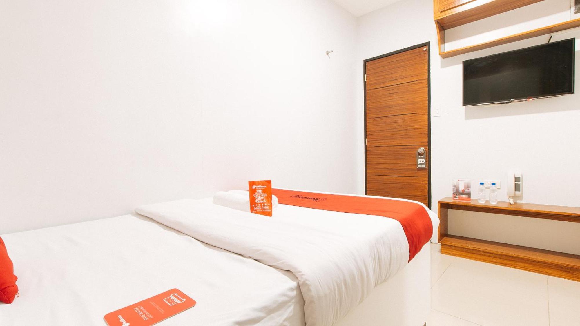 เรดดอร์ซ เนียร์ กียาโปเชิร์ช มะนิลา Hotel ภายนอก รูปภาพ
