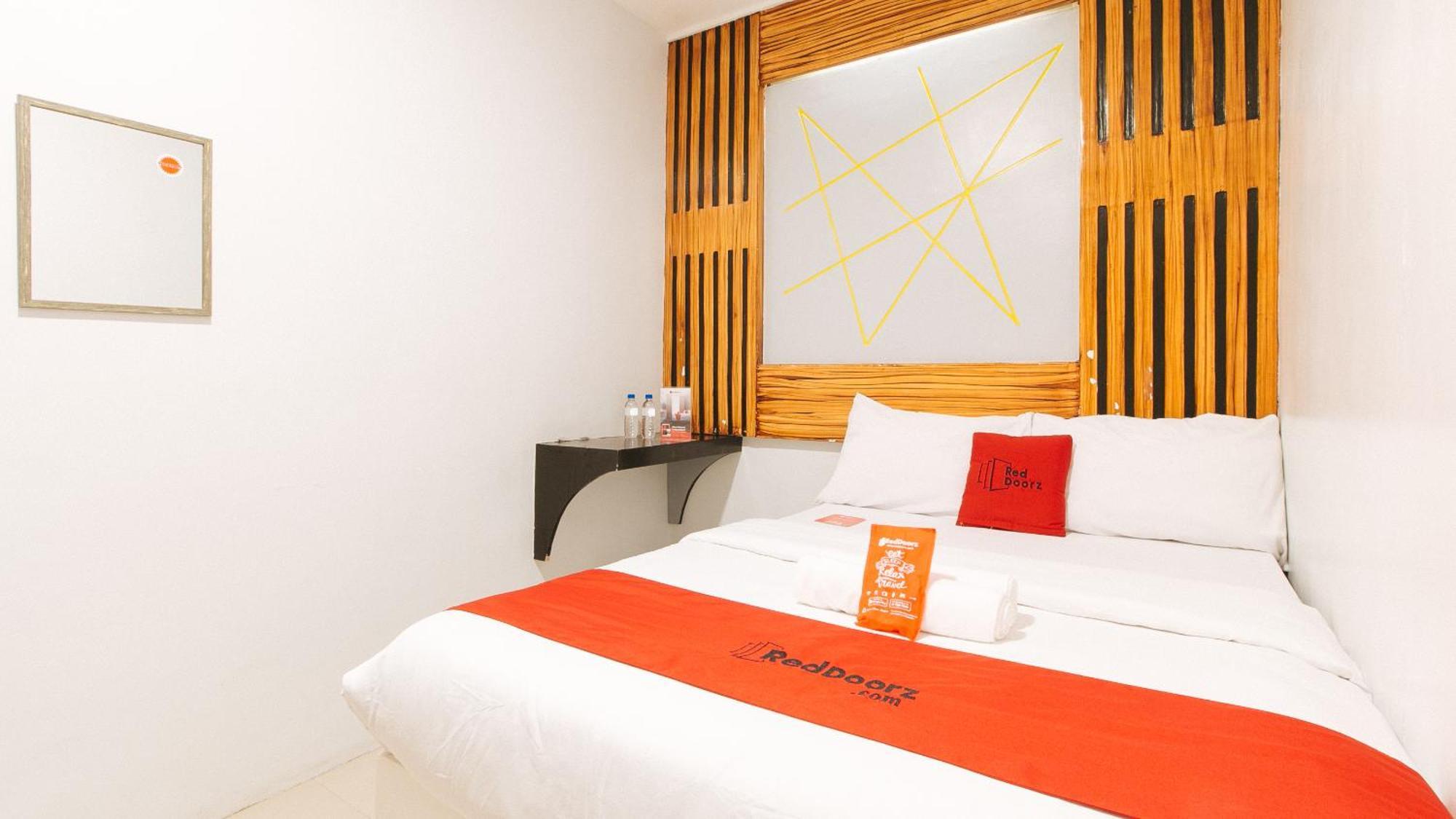เรดดอร์ซ เนียร์ กียาโปเชิร์ช มะนิลา Hotel ภายนอก รูปภาพ