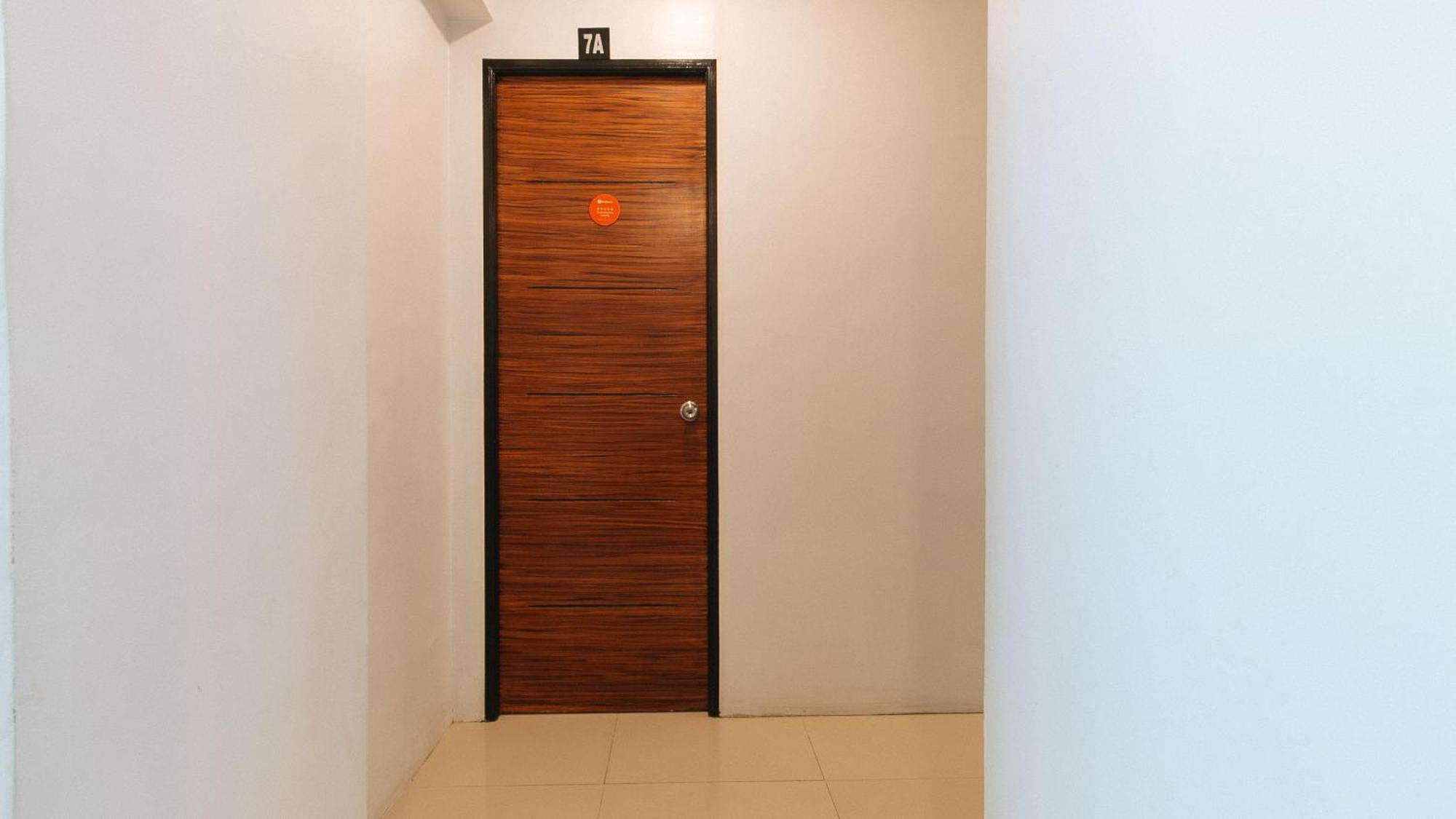 เรดดอร์ซ เนียร์ กียาโปเชิร์ช มะนิลา Hotel ภายนอก รูปภาพ