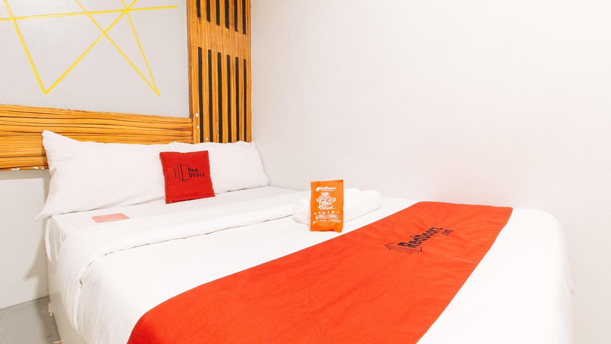 เรดดอร์ซ เนียร์ กียาโปเชิร์ช มะนิลา Hotel ภายนอก รูปภาพ